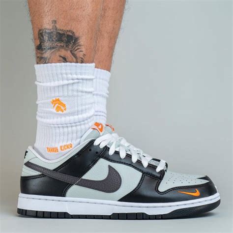 dunk low swoosh